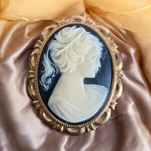 Vintage Black Cameo Brooch Pin Victorian Girl Profile Gold Tone Scalloped Border